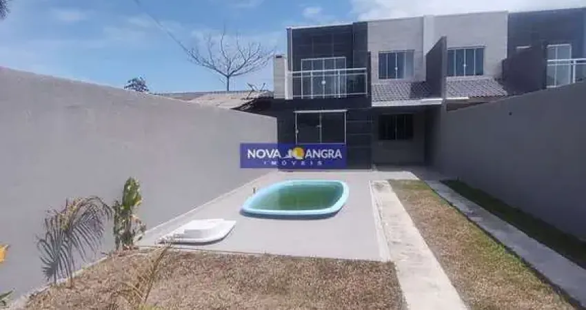 Sobrado com piscina  03 dormitórios e espaço de terreno