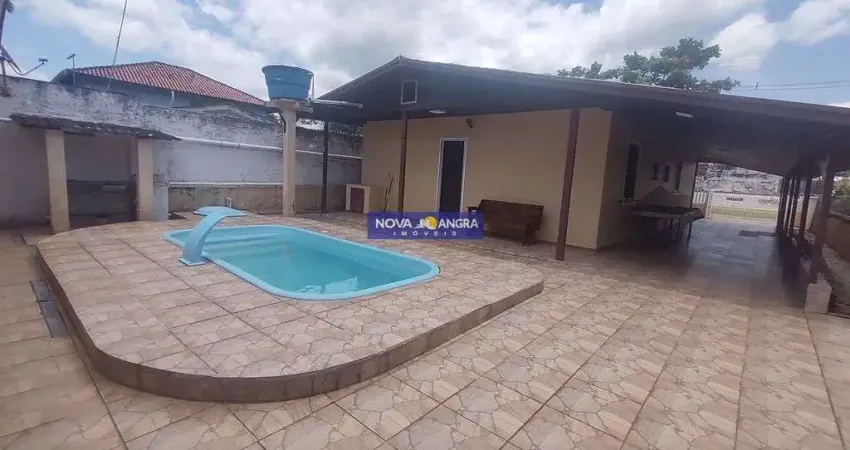 Locação para temporada – residência com piscina próxima ao mar
