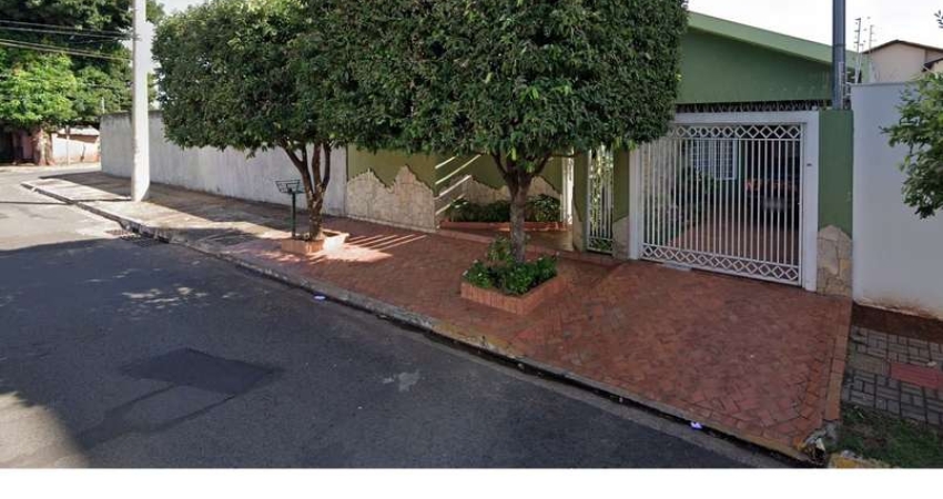 Casa para Venda em Campo Grande, Tiradentes, 4 dormitórios, 1 suíte, 5 banheiros, 4 vagas