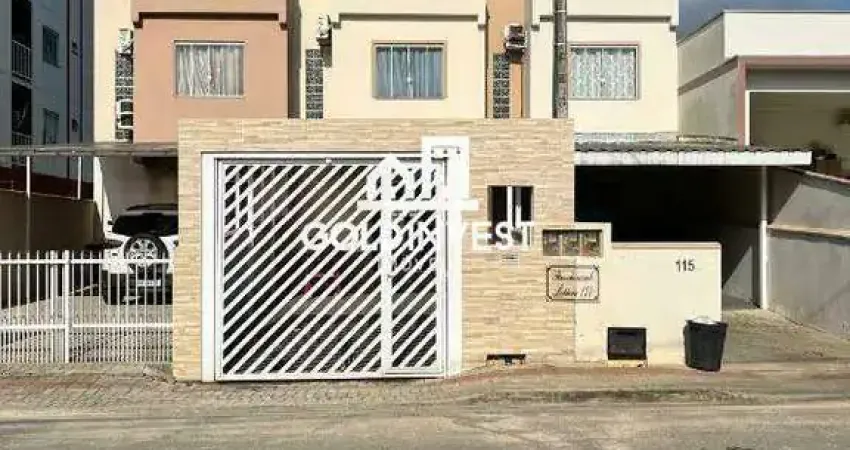 Casa geminada com 2 quartos e espaço nos fundos em Dom joaquim!