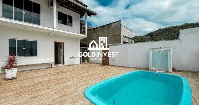 Casa espaçosa com 4 dormitórios, piscina e área de festas no Cedrinho