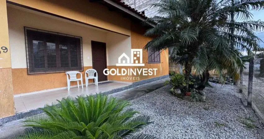 Casa no bairro Santa Terezinha com 3 quartos e amplo terreno de 500m²