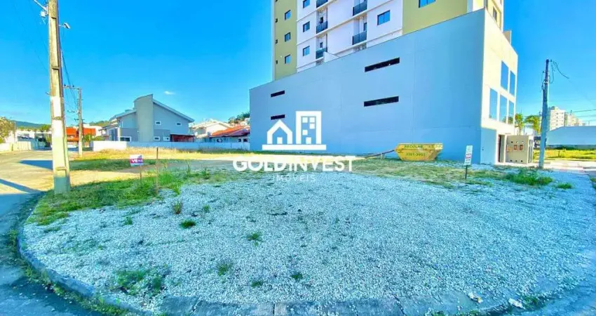 Terreno com 392 m² no Bairro Santa Rita todo plano e pronto para construir com escritura, pode ser financiado a 5 minutos do Centro de Brusque