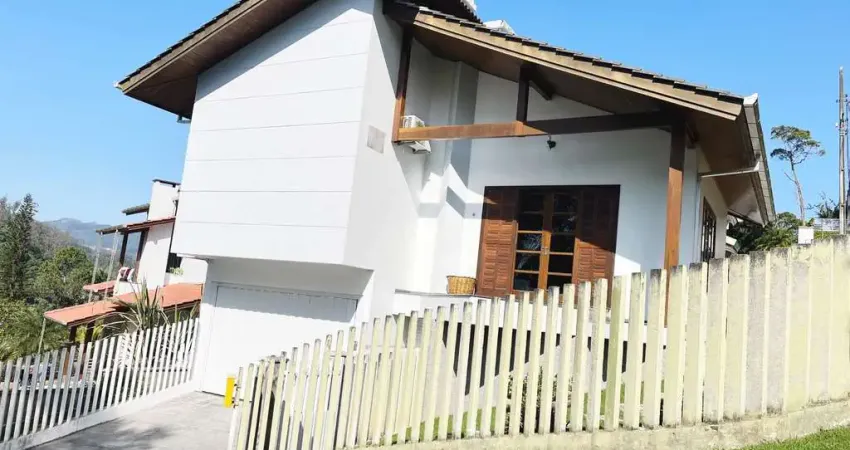 Casa à venda, 2 quartos, 1 suíte, 3 vagas, Primeiro de Maio - Brusque/SC