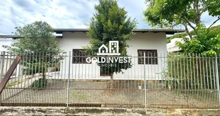 Casa solta com 3 quartos em terreno de 300m² no bairro Limoeiro em Brusque/Itajaí