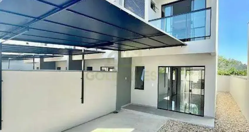 Casa com uma suíte + 1 quarto e com passagem lateral á venda no Bairro São João em Brusque