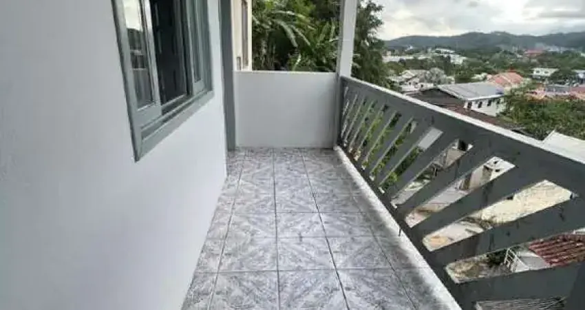 Casa com 3 quartos sendo 1 suite para venda no bairro Maluche em Brusque.