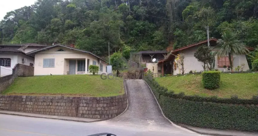 Casa de 3 quartos no bairro Águas Claras em Amplo Terreno