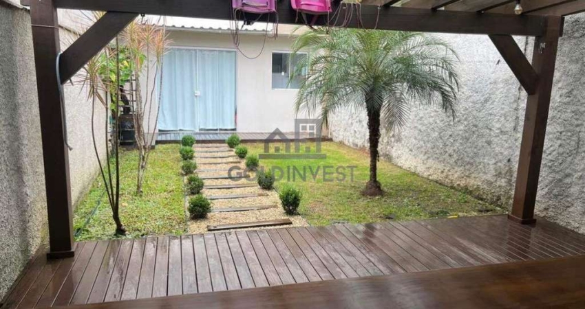 Sobrado com cozinha sob medida e 2 quartos, ótimo espaço externo, com área de festas