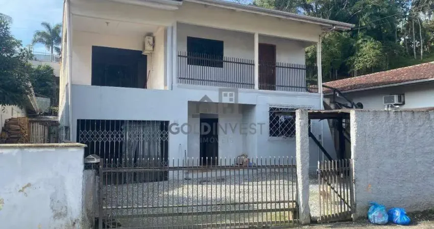 Oportunidade Imperdível! Casa Ampla de 2 Andares à Venda