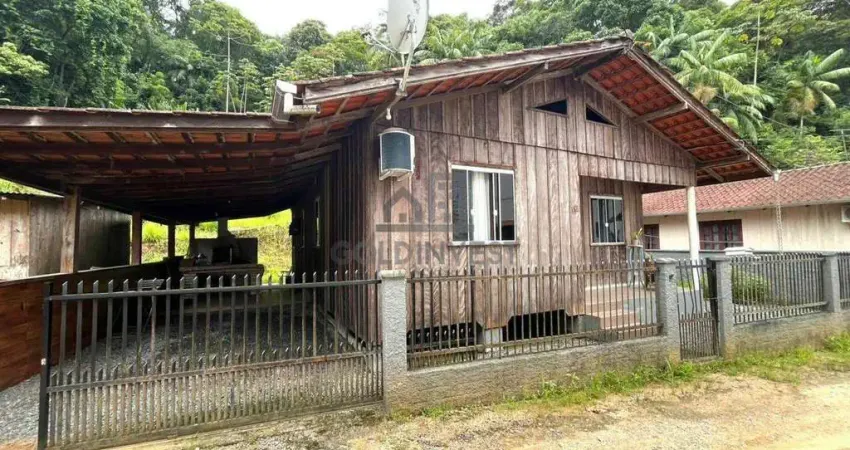 Casa a Venda com 4 Dormitórios no Bairro Souza Cruz em Brusque