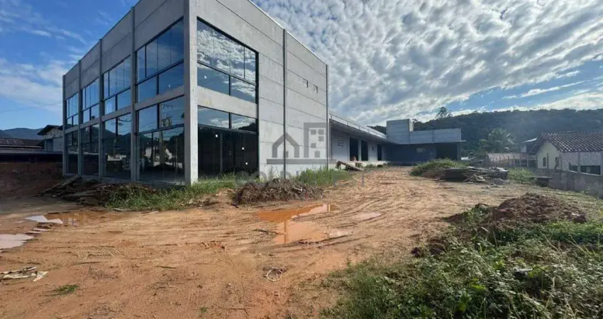 Galpão com 1.950m² no bairro Guabiruba Sul!!!