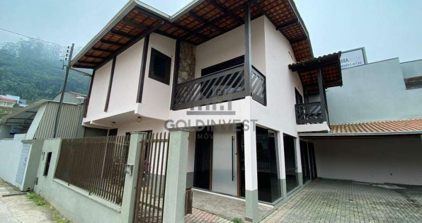 Casa com 4 dormitórios no bairro São Pedro-Brusque!!