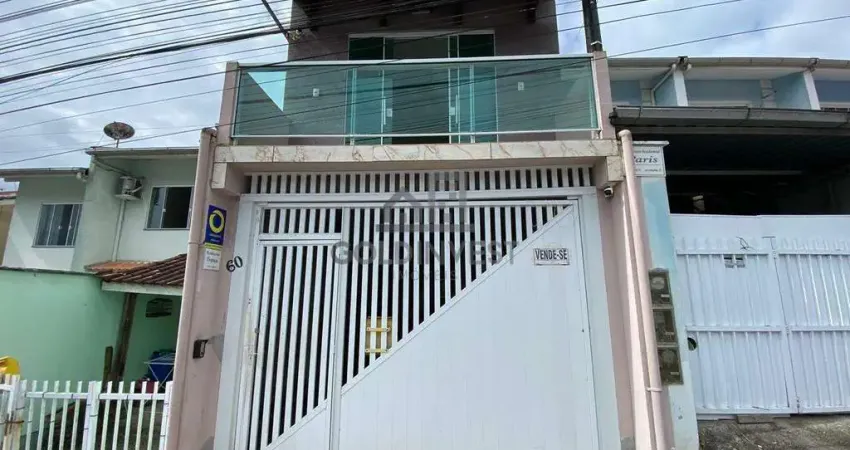 Casa com 3 quartos para alugar no Paquetá, Brusque