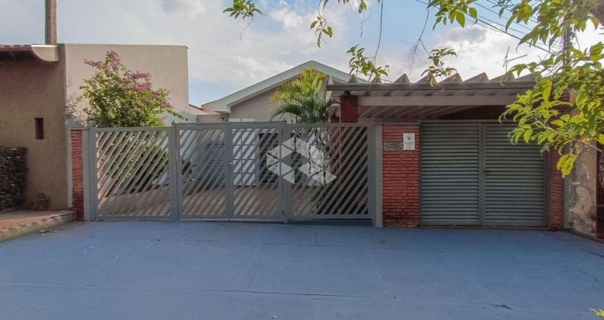 Casa à venda na Independência, 3 quartos, 1 suíte, 2 vagas.