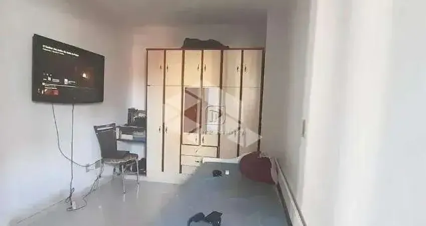 VENDE-SE APARTAMENTO CENTRO. 3 DORMITÓRIOS 2 BANHEIROS