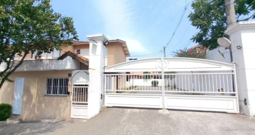 Linda casa no condomínio com 3 dormitórios