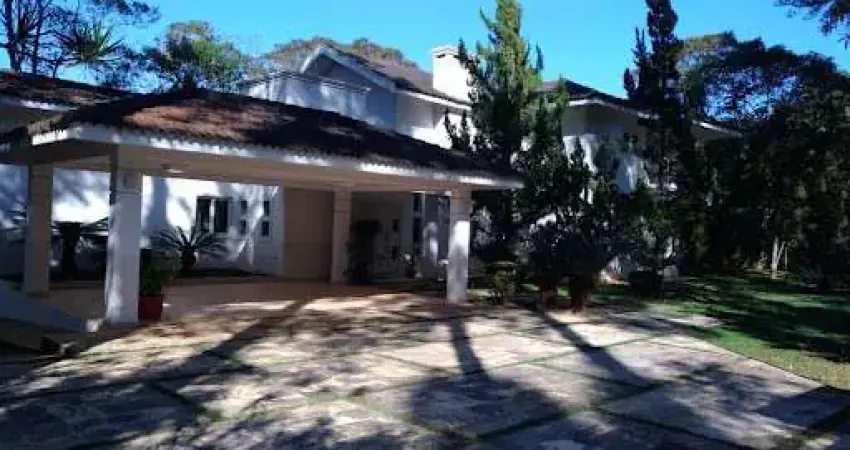 Sobrado com 3 dormitórios para alugar, 400 m² por R$ 7.500,00/mês - Chácaras Cataguá - Taubaté/SP
