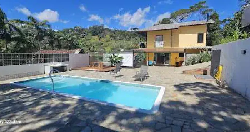 Casa com 3 dormitórios para alugar, 300 m² por R$ 7.500,00/mês - Sertãozinho - Santo Antônio do Pinhal/SP