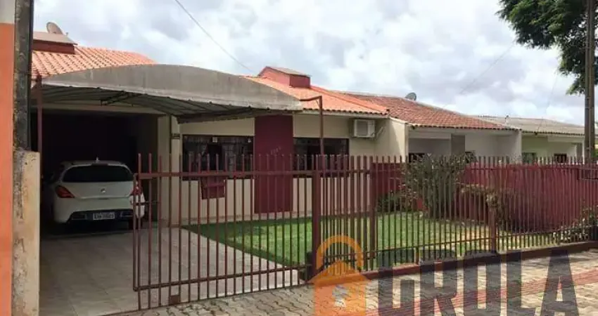 Casa para Venda em Campo Mourão, Centro, 2 dormitórios, 2 suítes, 4 banheiros, 2 vagas