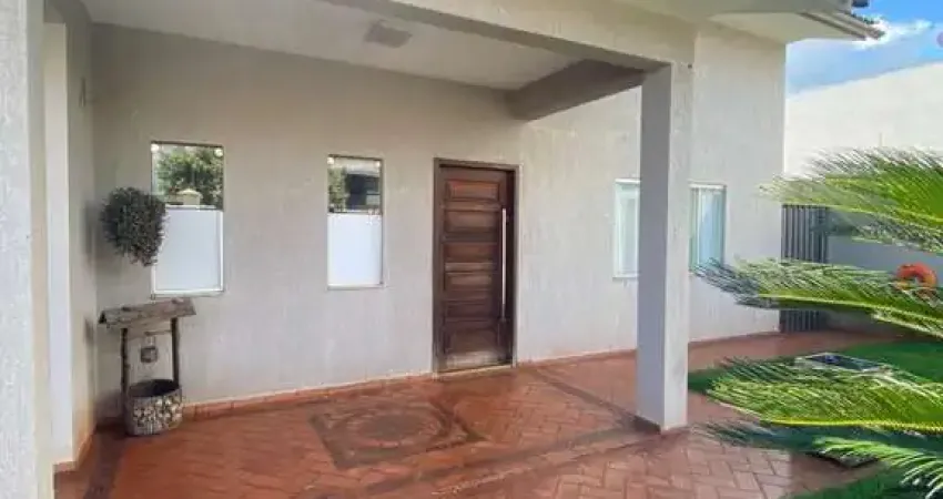 Casa para Venda em Campo Mourão, Jardim Shangrilá, 4 dormitórios, 1 suíte, 2 banheiros