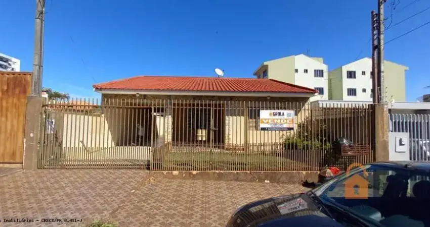 Casa para Venda em Campo Mourão, Centro, 3 dormitórios, 1 suíte, 3 banheiros, 2 vagas