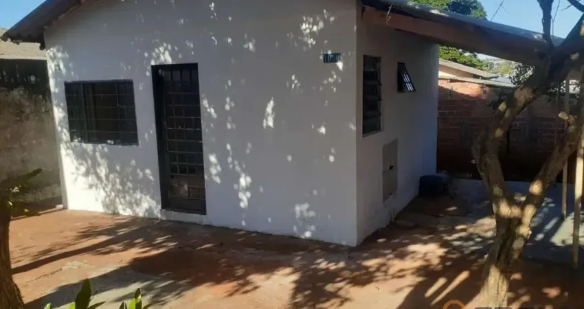 Casa para Venda em Campo Mourão, Conjunto Habitacional Antilhas, 2 dormitórios, 1 banheiro