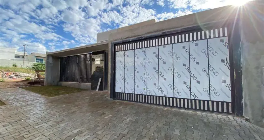Casa para Venda em Campo Mourão, Jardim Flora II, 3 dormitórios, 3 suítes, 4 banheiros, 3 vagas