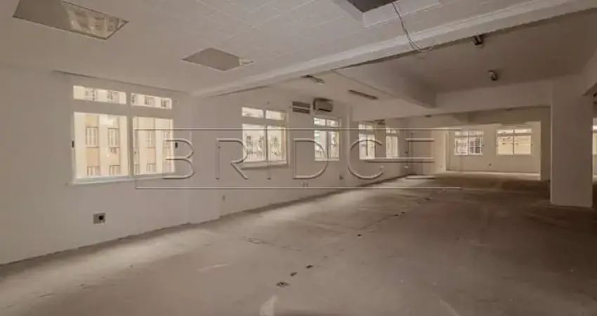 Sala comercial com 3 salas para alugar na Rua Uruguai, 300, Centro Histórico, Porto Alegre