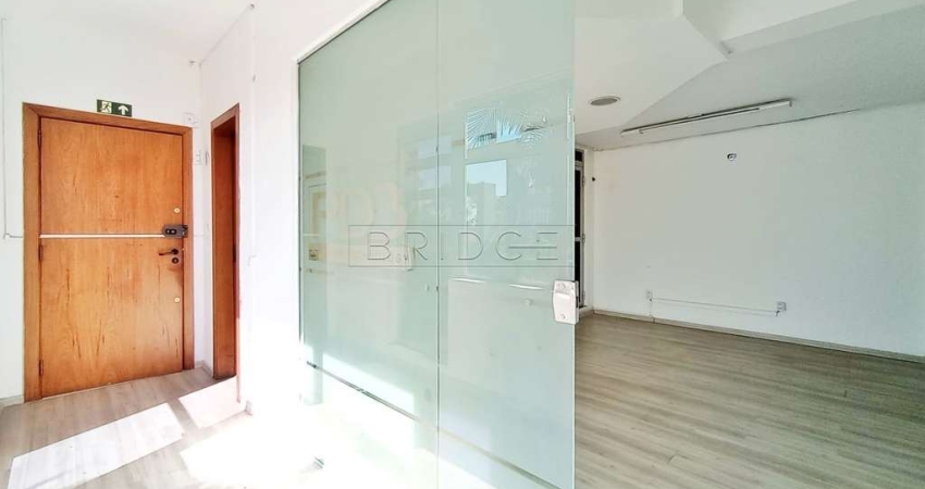 Sala comercial com 3 salas para alugar na Avenida Cairu, 1034, Navegantes, Porto Alegre