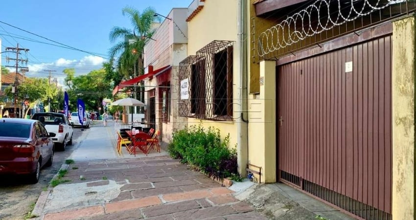 Casa comercial com 2 salas para alugar na Rua Miguel Tostes, 545, Rio Branco, Porto Alegre