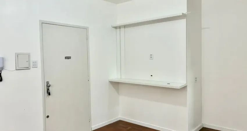 Studio no bom fim reformado e semi mobiliado  com vaga de garagem