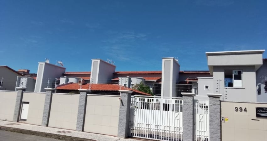 Casa em condomínio fechado com 3 quartos para alugar na Avenida Palestina, 994, Passaré, Fortaleza