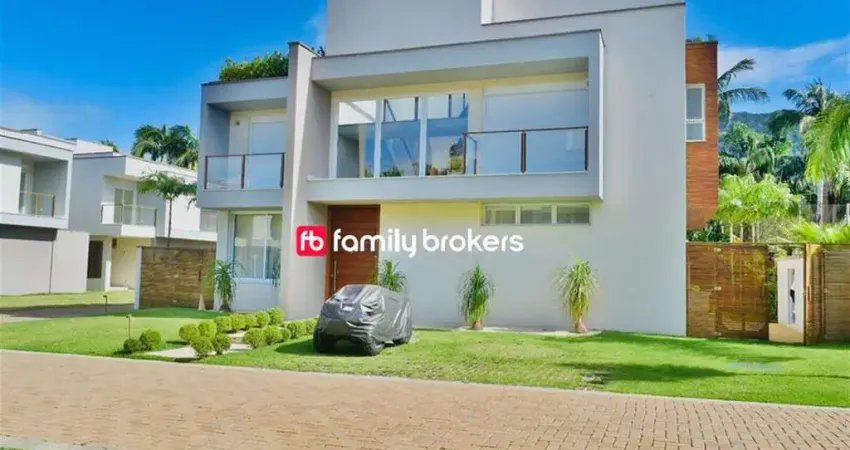 LUXUOSA CASA DE 4 QUARTOS E 594m² Á VENDA PRÓXIMO A PRAIA EM MARESIAS