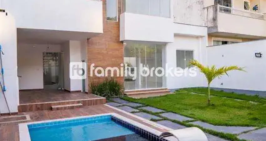 Pechincha: impécavel casa duplex à venda em condomínio fechado