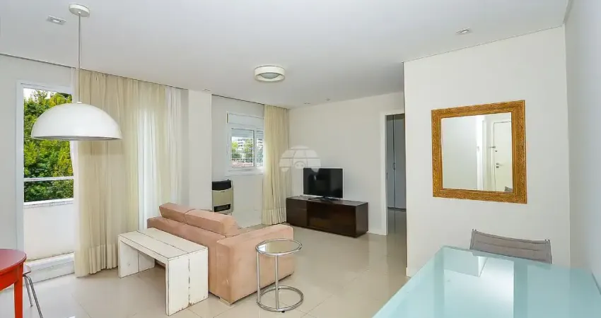 Lindo apartamento no Alto da Rua XV. Uma suíte e vaga coberta.