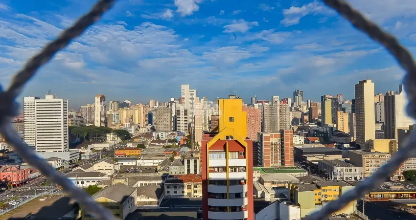Vendo apartamento de 1 dormitório, andar alto, no centro. com vaga de garagem livre.