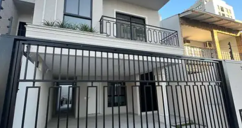 Casa com 3 quartos à venda na Rua Juvenal Garcia, Centro, Itajaí