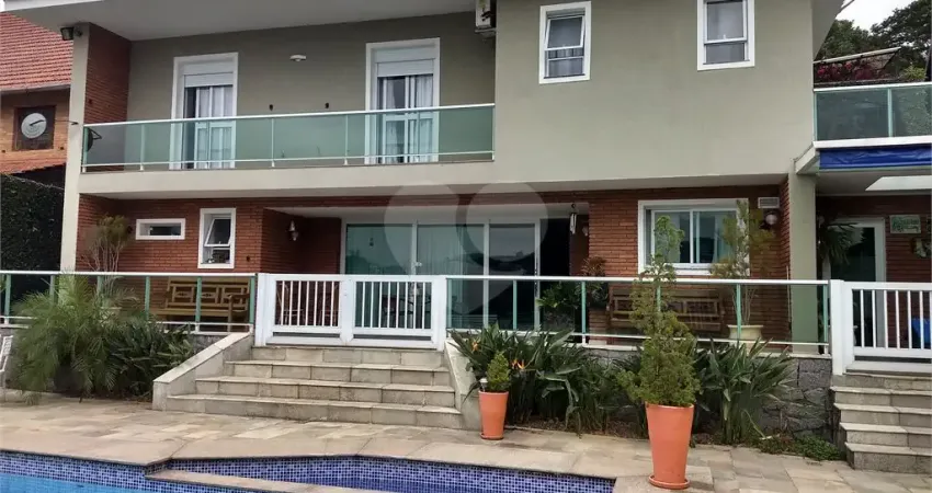 Sobrado Alto Padrão com Piscina à Venda no Horto Florestal – 4 Suítes