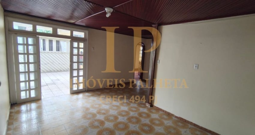 Alugo Casa, 3 quartos, sendo 2 suítes e 1 vaga de garagem, no Parque 10