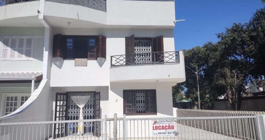 Sobrado para Temporada em Guaratuba, Centro, 3 dormitórios, 1 suíte, 3 banheiros, 3 vagas