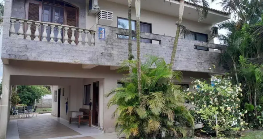 Sobrado para Venda em Guaratuba, Brejatuba, 4 dormitórios, 2 suítes, 2 banheiros, 2 vagas