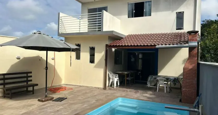 Sobrado para Venda em Guaratuba, Coroados, 3 dormitórios, 2 banheiros, 3 vagas
