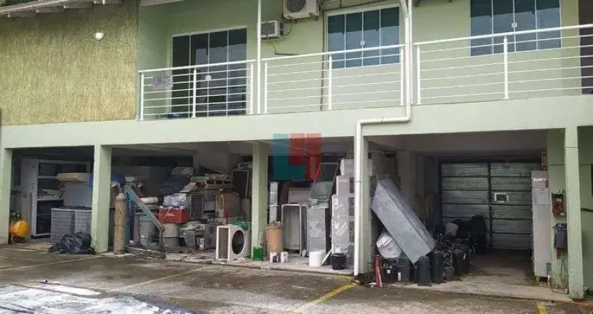 Casa com 3 quartos à venda na Rua Santa Catarina, Floresta, Joinville