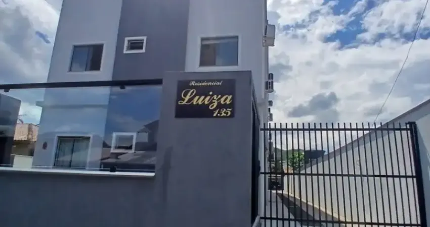 Lindo apartamento com duas vagas de garagem, muito bem localizado no Bairro Iririú