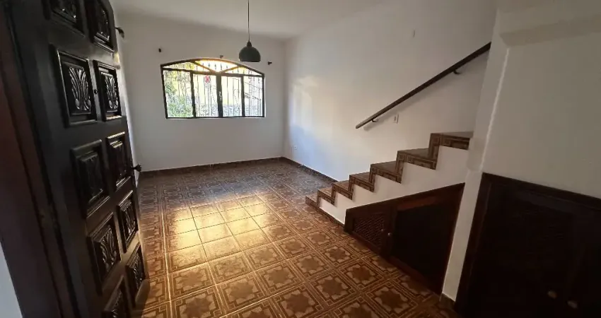 Sobrado Amplo e Versátil para Locação – Comercial ou Residencial