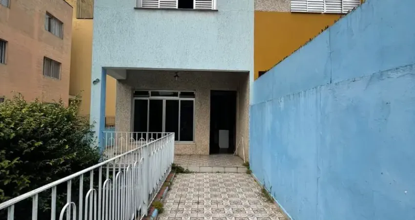 Sobrado espaçoso com 630m² construídos e terreno 5x50 – amplitude, conforto e excelente estrutura na vila palmares