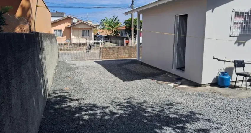 Casa financiavel com 02 dormitórios - bairro do rio vermelho