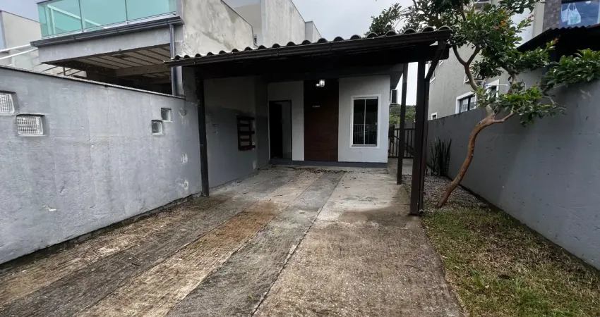 Casa disponível para aluguel com 02 dormitórios em loteamento residencial em meio a natureza - jardim do rio vermelho