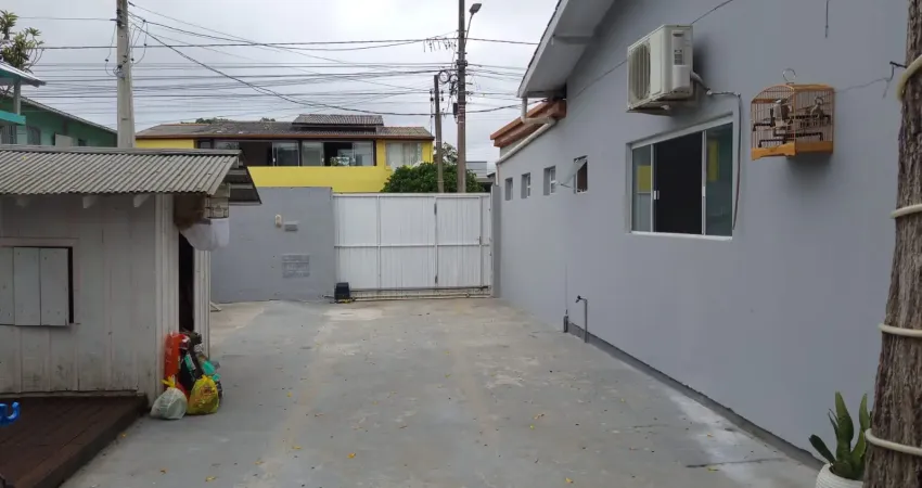 Casa a venda com 03 dormitórios /01 Suíte - São João do Rio vemelho